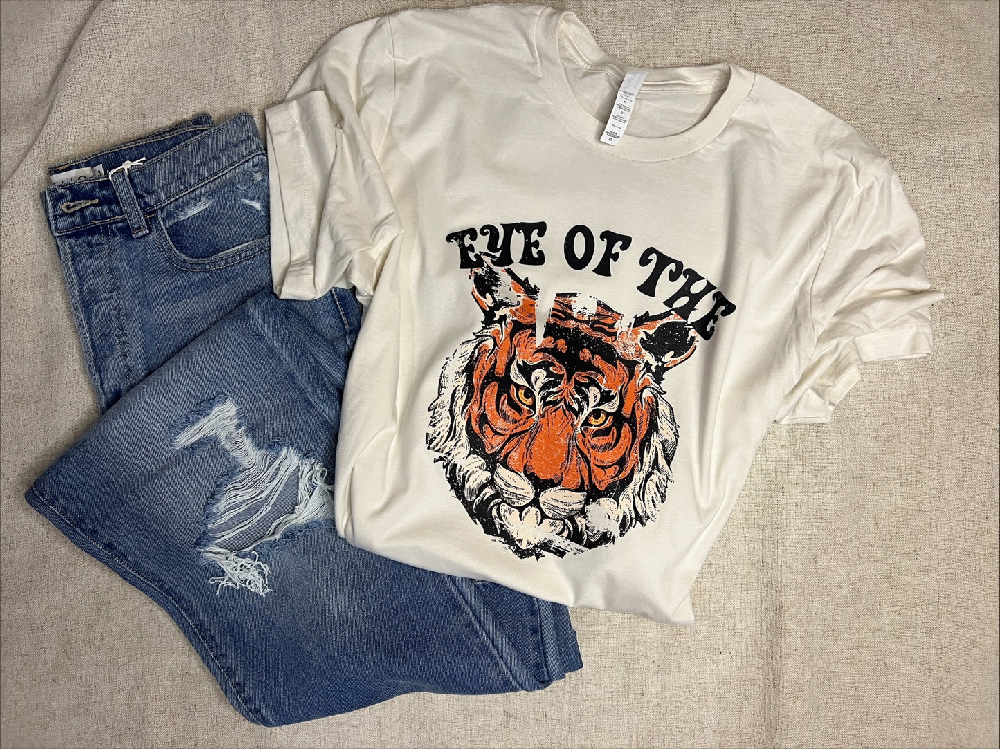 EYE OF THE TIGER GRAPHIC TEE